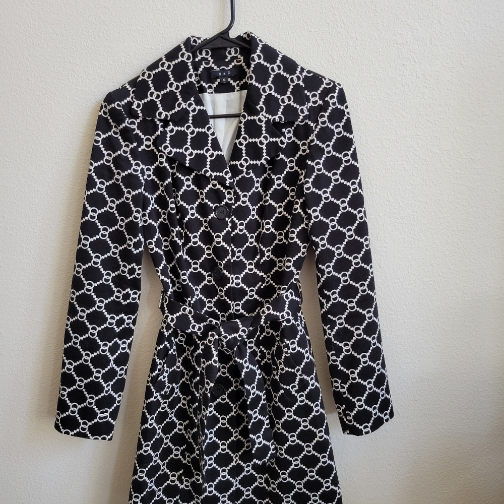 S & D belted coat, small, black & white pattern with white lining
